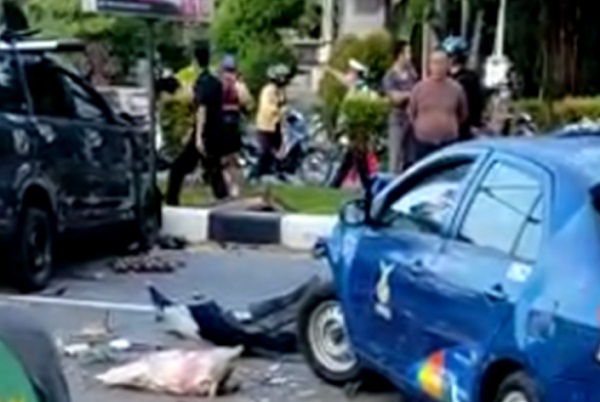 Screenshot video tabrakan beruntun di Bundaran Untan