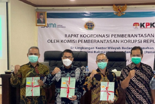 Rapat Koordinasi Pemberantasan Korupsi oleh KPK di Kantor Wilayah BPN Kalbar sebagai bagian dari kegiatan monitoring dan evaluasi proses sertipikasi aset tanah PLN.
